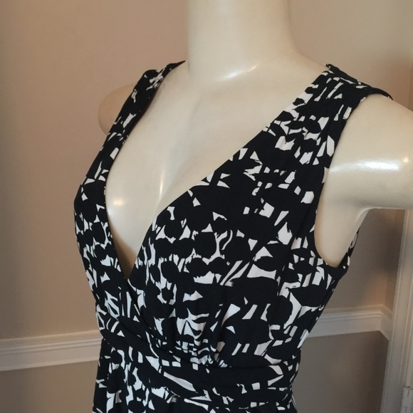 ⚫️ LIKE NEW - Black & White Fun Flowy Dress ⚫️ - Picture 3 of 6